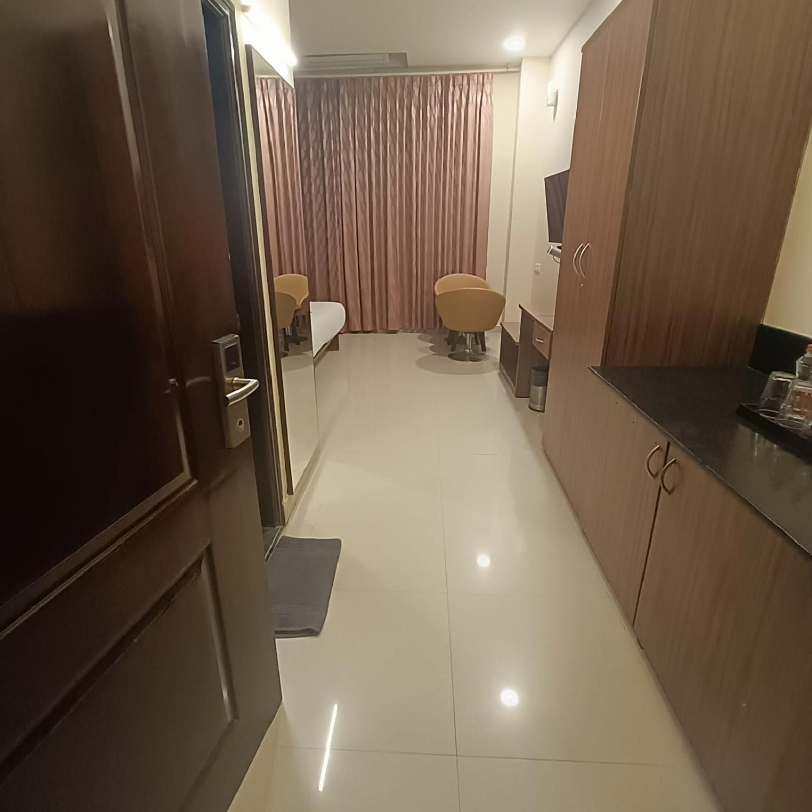 Astra Hotels & Suites Whitefield Near To Nallurahalli Metro Station And Ktpo Бангалор Экстерьер фото